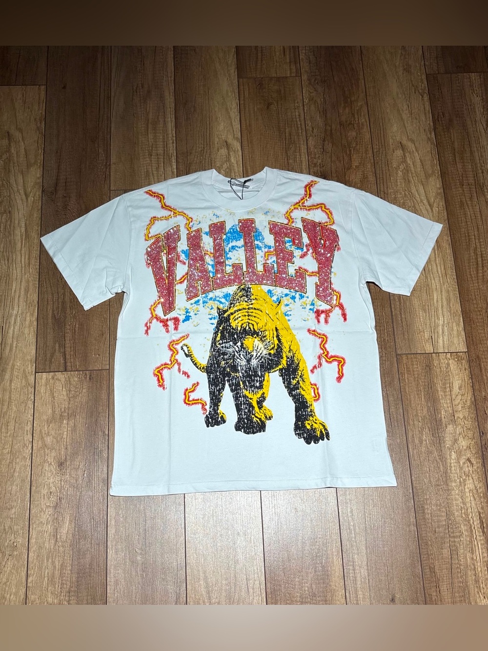 Vale Forever Valley White Tee Shirt with Tiger and Lightning bolt designs Size L